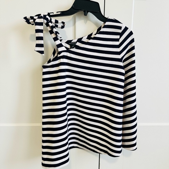 New without tags Club Monaco Sweater top size S - Picture 4 of 8